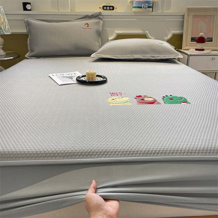 91家纺网 家纺一手货源 找家纺 启程家纺 2025新款凉豆豆复合三明治刺绣款凉席席子-床笠款 好伙伴-灰-床笠款