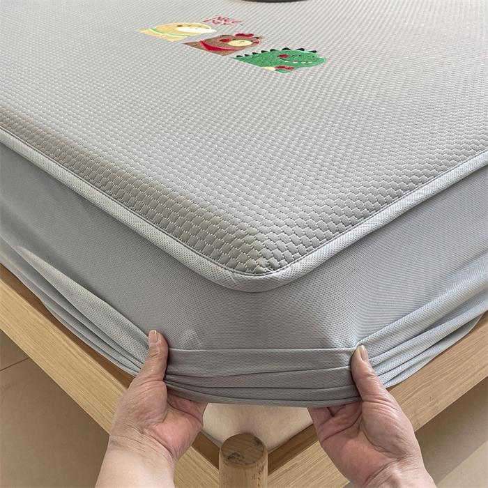 91家纺网 家纺一手货源 找家纺 启程家纺 2025新款凉豆豆复合三明治刺绣款凉席席子-床笠款 好伙伴-灰-床笠款