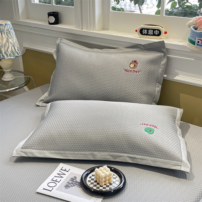 91家纺网 家纺一手货源 找家纺 启程家纺 2025新款凉豆豆复合三明治刺绣款凉席席子-床笠款 好伙伴-灰-床笠款