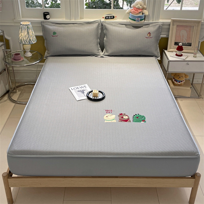 91家纺网 家纺一手货源 找家纺 启程家纺 2025新款凉豆豆复合三明治刺绣款凉席席子-床笠款 好伙伴-灰-床笠款