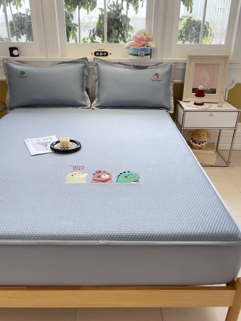 91家纺网 家纺一手货源 找家纺 启程家纺 2025新款凉豆豆复合三明治刺绣款凉席席子-床笠款 好伙伴-蓝-床笠款