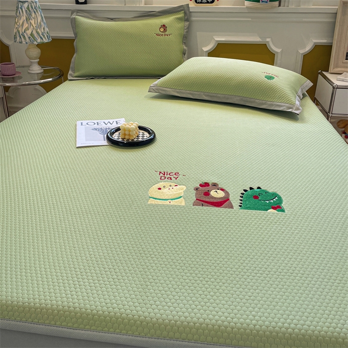 91家纺网 家纺一手货源 找家纺 启程家纺 2025新款凉豆豆复合三明治刺绣款凉席席子-床笠款 好伙伴-绿-床笠款