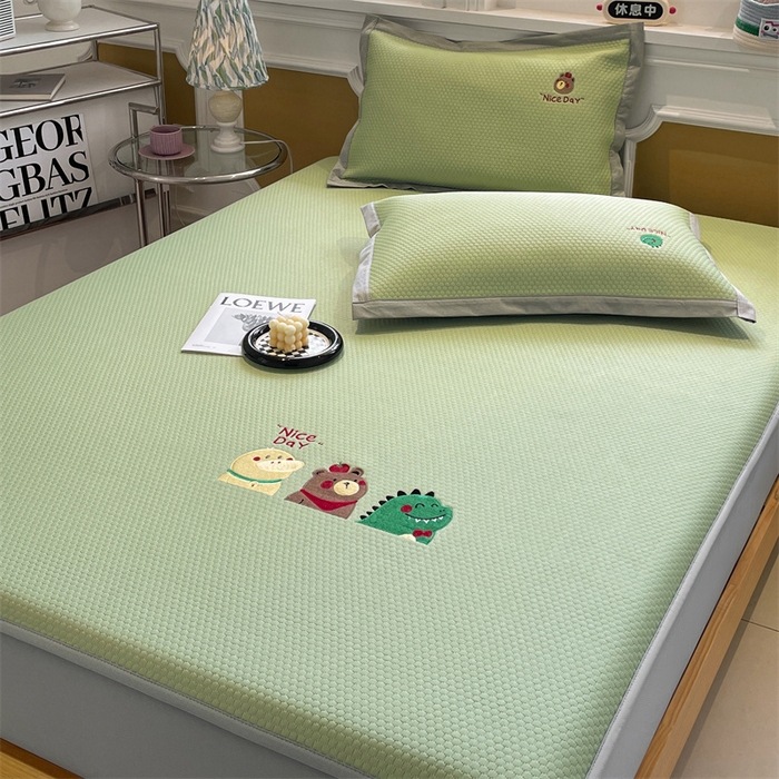 91家纺网 家纺一手货源 找家纺 启程家纺 2025新款凉豆豆复合三明治刺绣款凉席席子-床笠款 好伙伴-绿-床笠款