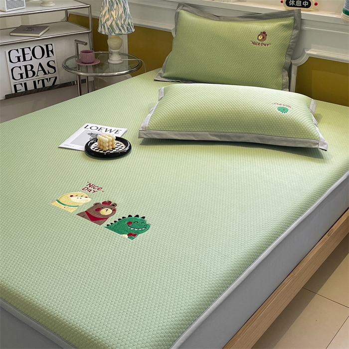 91家纺网 家纺一手货源 找家纺 启程家纺 2025新款凉豆豆复合三明治刺绣款凉席席子-床笠款 好伙伴-绿-床笠款