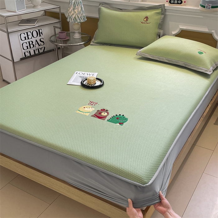 91家纺网 家纺一手货源 找家纺 启程家纺 2025新款凉豆豆复合三明治刺绣款凉席席子-床笠款 好伙伴-绿-床笠款