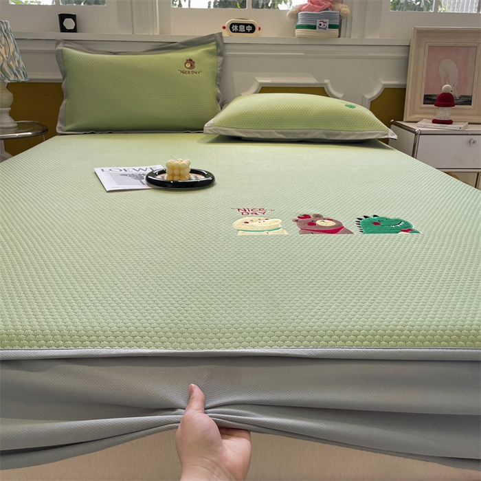 91家纺网 家纺一手货源 找家纺 启程家纺 2025新款凉豆豆复合三明治刺绣款凉席席子-床笠款 好伙伴-绿-床笠款