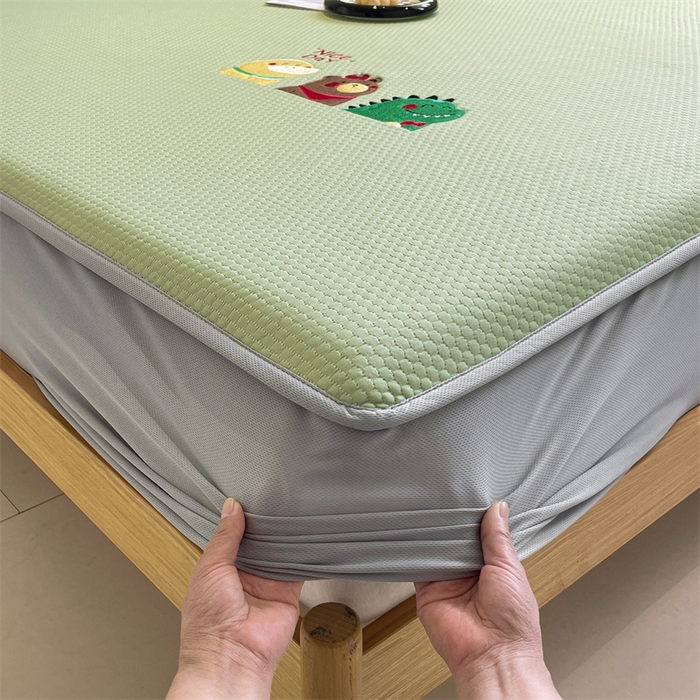 91家纺网 家纺一手货源 找家纺 启程家纺 2025新款凉豆豆复合三明治刺绣款凉席席子-床笠款 好伙伴-绿-床笠款