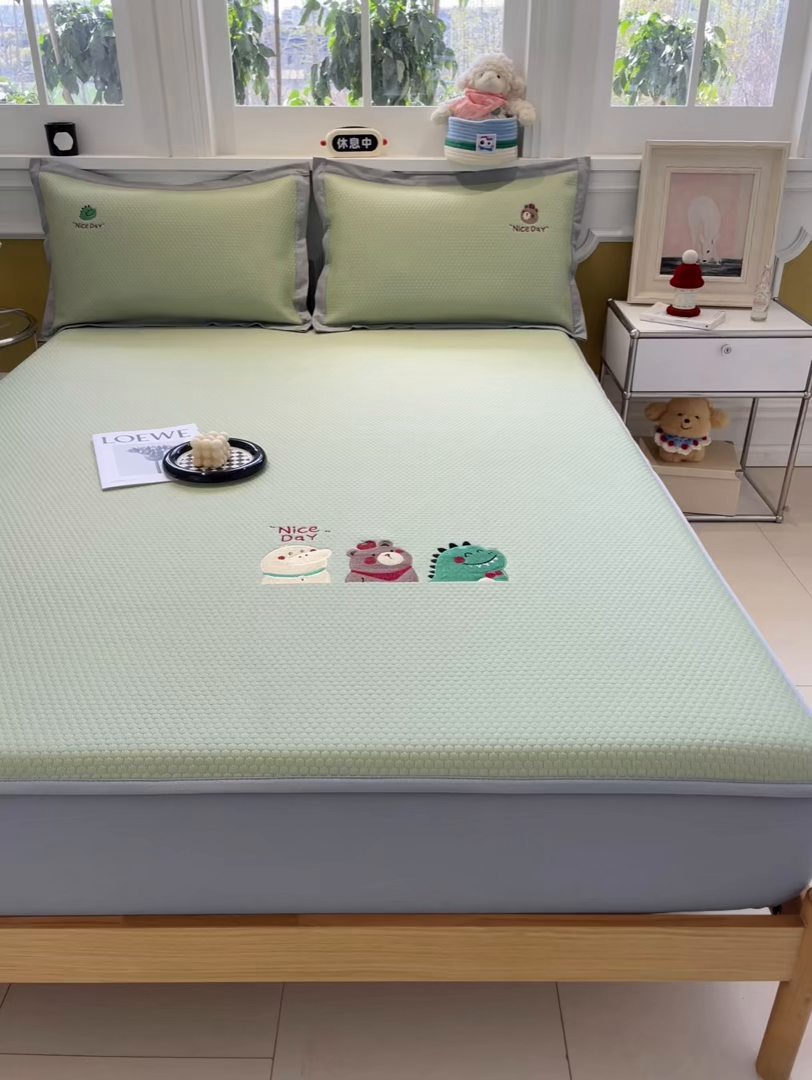 91家纺网 家纺一手货源 找家纺 启程家纺 2025新款凉豆豆复合三明治刺绣款凉席席子-床笠款 好伙伴-绿-床笠款