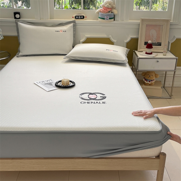 91家纺网 家纺一手货源 找家纺 启程家纺 2025新款凉豆豆复合三明治刺绣款凉席席子-床笠款 小香风-白-床笠款