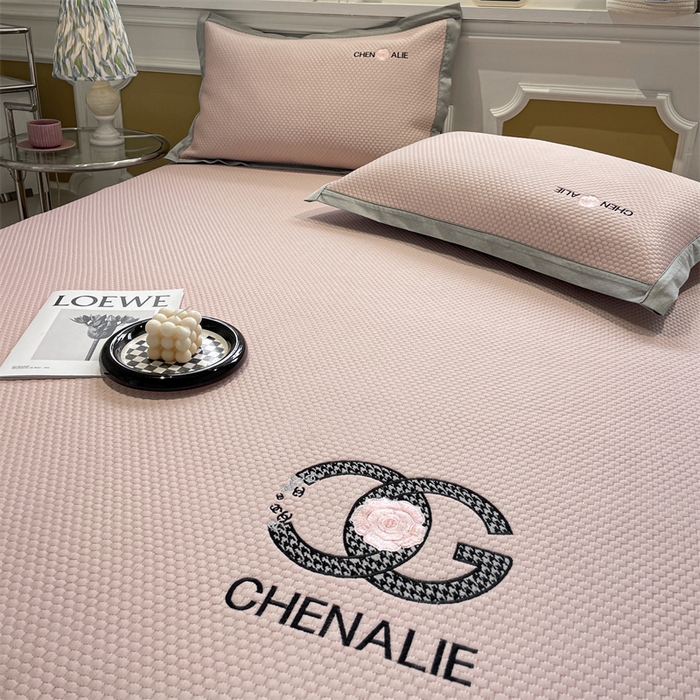 91家纺网 家纺一手货源 找家纺 启程家纺 2025新款凉豆豆复合三明治刺绣款凉席席子-床笠款 小香风-粉-床笠款