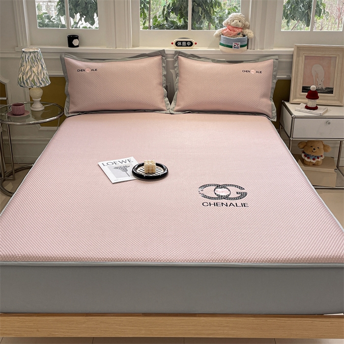 91家纺网 家纺一手货源 找家纺 启程家纺 2025新款凉豆豆复合三明治刺绣款凉席席子-床笠款 小香风-粉-床笠款