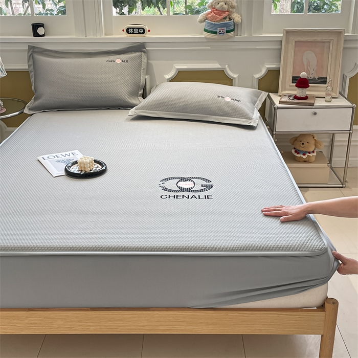 91家纺网 家纺一手货源 找家纺 启程家纺 2025新款凉豆豆复合三明治刺绣款凉席席子-床笠款 小香风-灰-床笠款