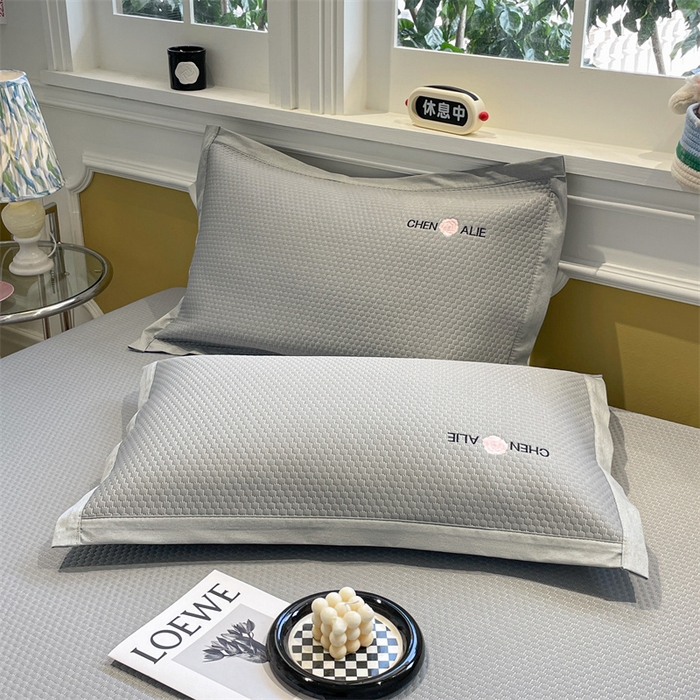 91家纺网 家纺一手货源 找家纺 启程家纺 2025新款凉豆豆复合三明治刺绣款凉席席子-床笠款 小香风-灰-床笠款