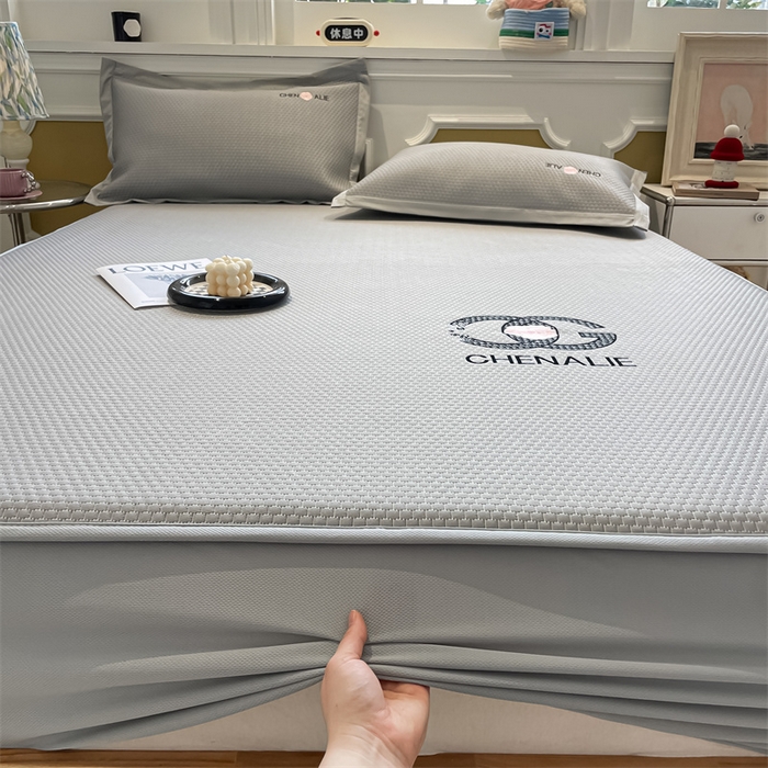 91家纺网 家纺一手货源 找家纺 启程家纺 2025新款凉豆豆复合三明治刺绣款凉席席子-床笠款 小香风-灰-床笠款