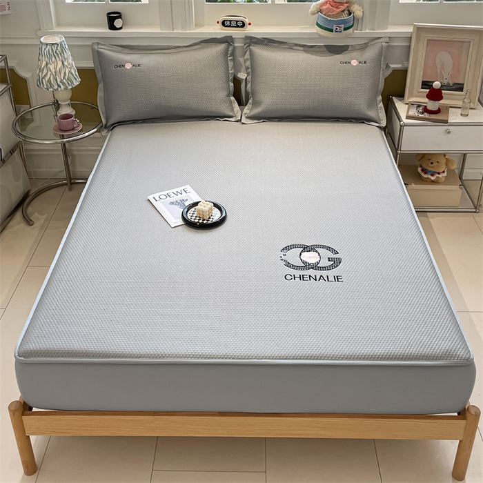 91家纺网 家纺一手货源 找家纺 启程家纺 2025新款凉豆豆复合三明治刺绣款凉席席子-床笠款 小香风-灰-床笠款