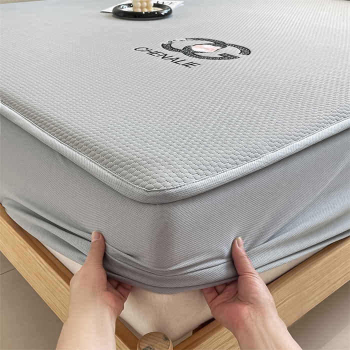 91家纺网 家纺一手货源 找家纺 启程家纺 2025新款凉豆豆复合三明治刺绣款凉席席子-床笠款 小香风-灰-床笠款