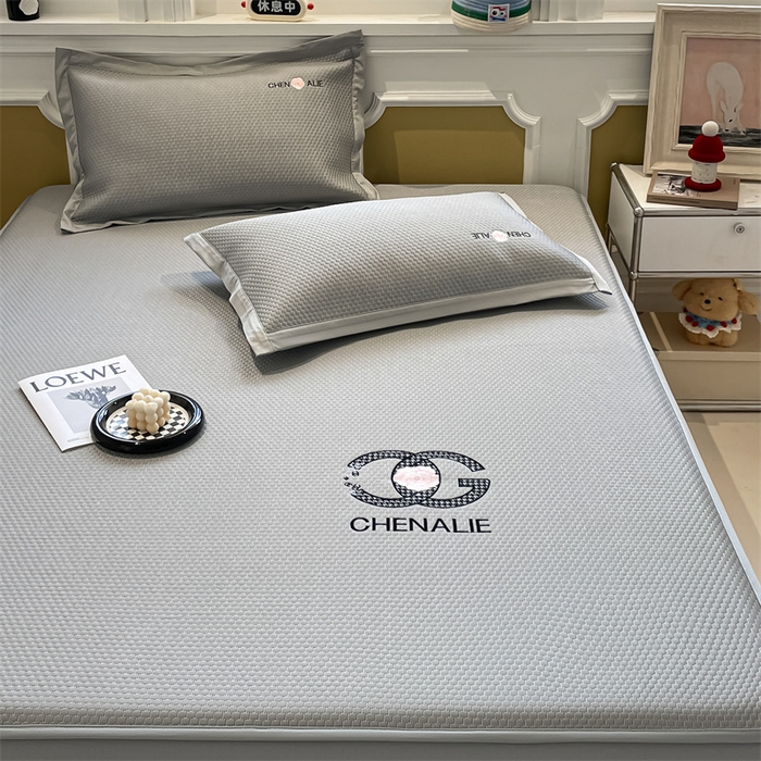 91家纺网 家纺一手货源 找家纺 启程家纺 2025新款凉豆豆复合三明治刺绣款凉席席子-床笠款 小香风-灰-床笠款