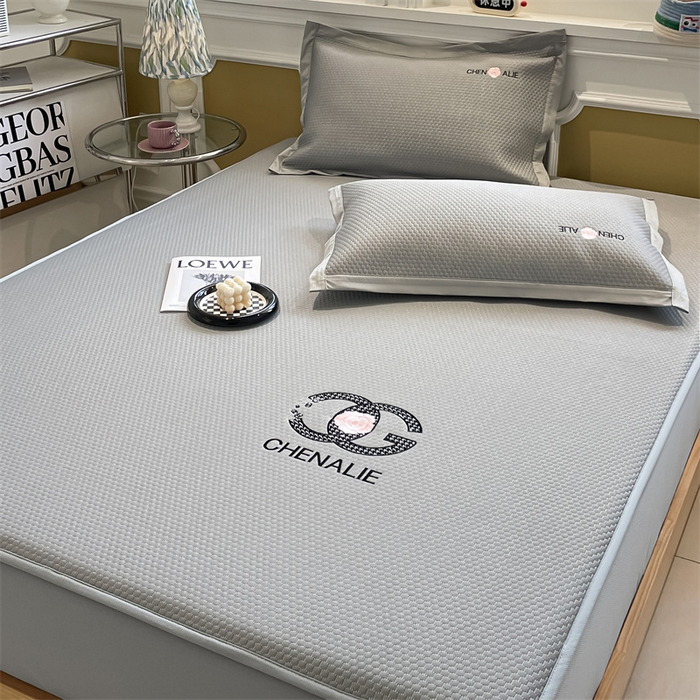 91家纺网 家纺一手货源 找家纺 启程家纺 2025新款凉豆豆复合三明治刺绣款凉席席子-床笠款 小香风-灰-床笠款