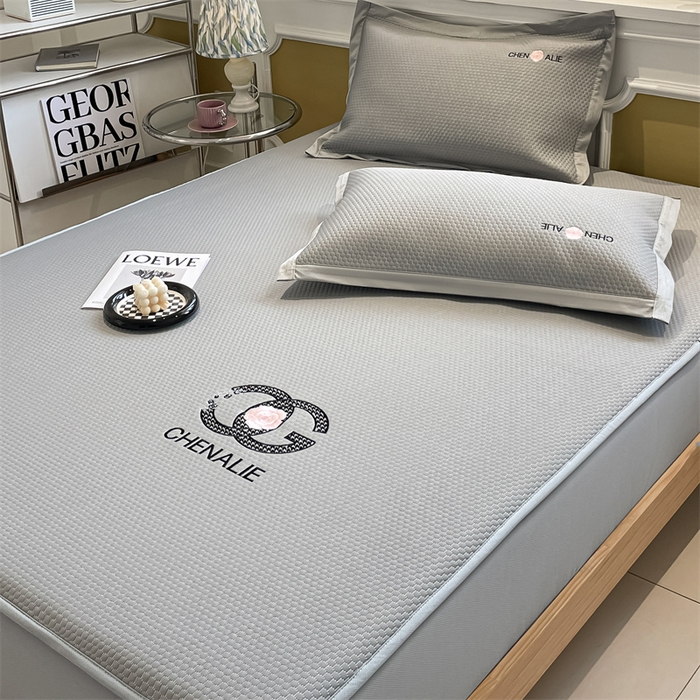 91家纺网 家纺一手货源 找家纺 启程家纺 2025新款凉豆豆复合三明治刺绣款凉席席子-床笠款 小香风-灰-床笠款