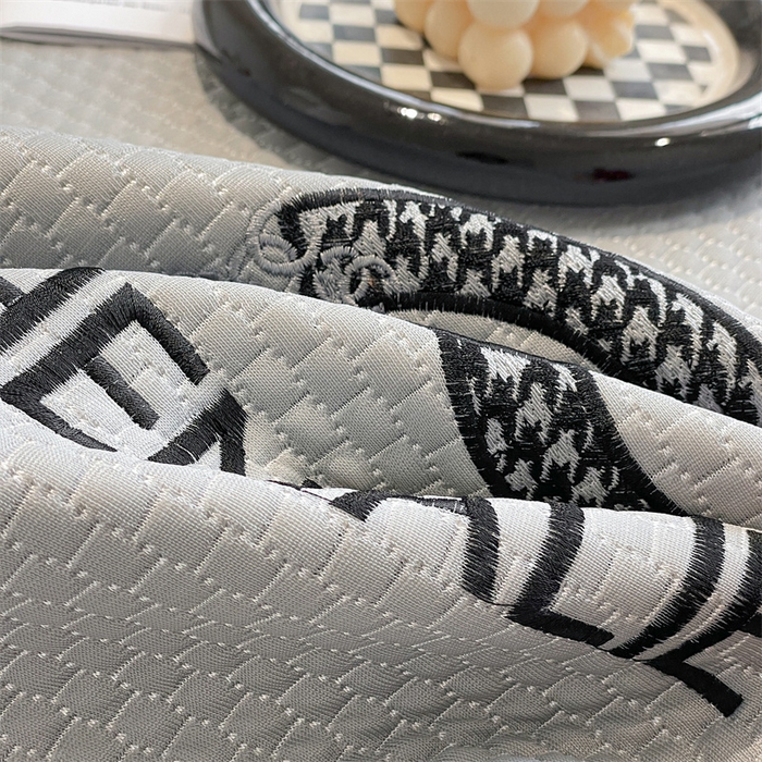 91家纺网 家纺一手货源 找家纺 启程家纺 2025新款凉豆豆复合三明治刺绣款凉席席子-床笠款 小香风-灰-床笠款