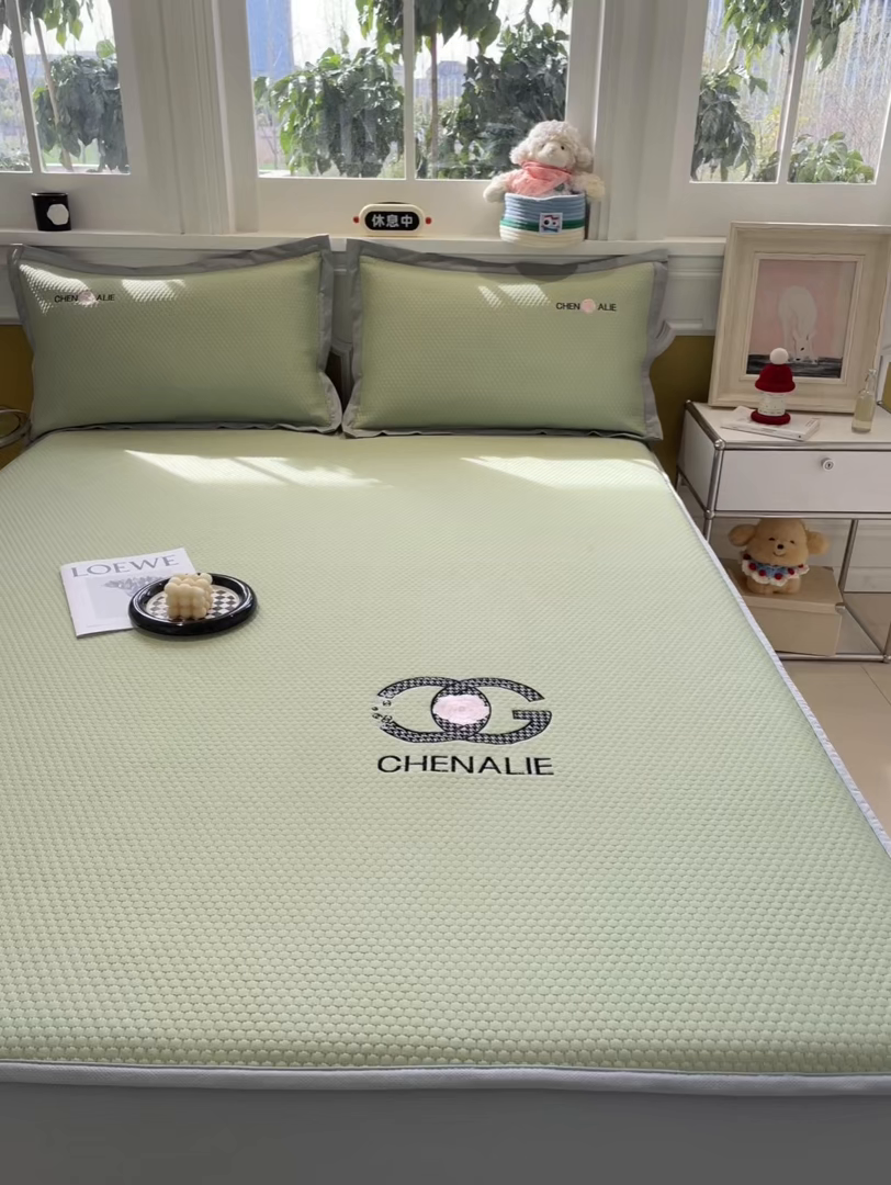 91家纺网 家纺一手货源 找家纺 启程家纺 2025新款凉豆豆复合三明治刺绣款凉席席子-床笠款 小香风-绿-床笠款