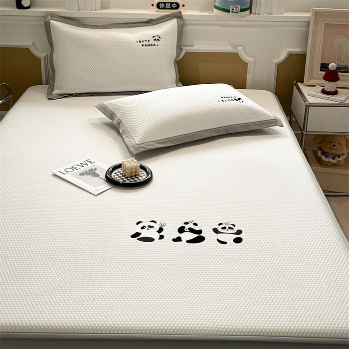 91家纺网 家纺一手货源 找家纺 启程家纺 2025新款凉豆豆复合三明治刺绣款凉席席子-床笠款 熊猫-白-床笠款