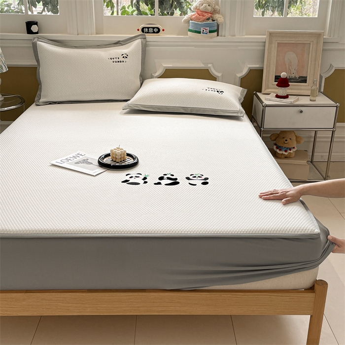 91家纺网 家纺一手货源 找家纺 启程家纺 2025新款凉豆豆复合三明治刺绣款凉席席子-床笠款 熊猫-白-床笠款