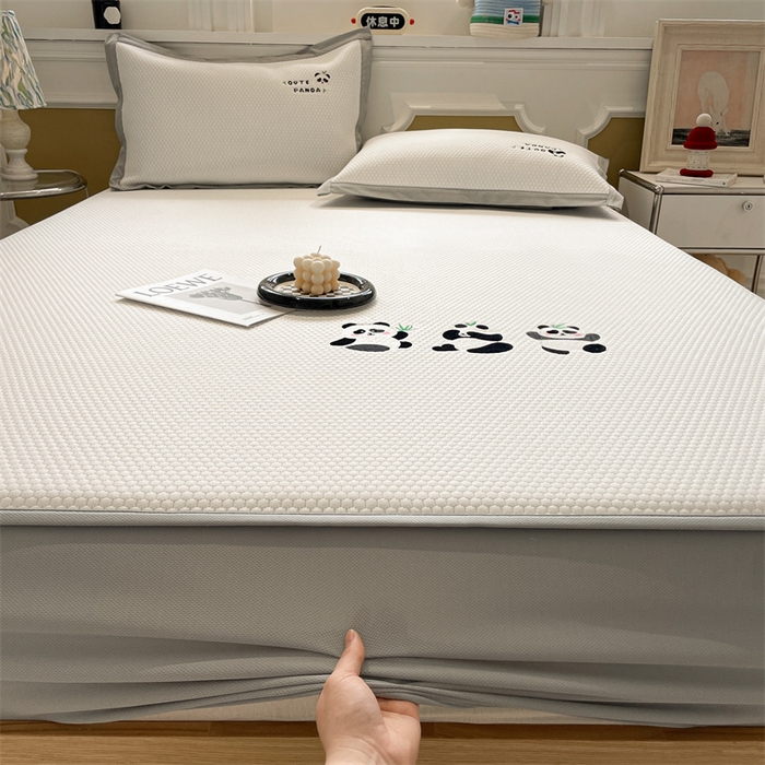 91家纺网 家纺一手货源 找家纺 启程家纺 2025新款凉豆豆复合三明治刺绣款凉席席子-床笠款 熊猫-白-床笠款