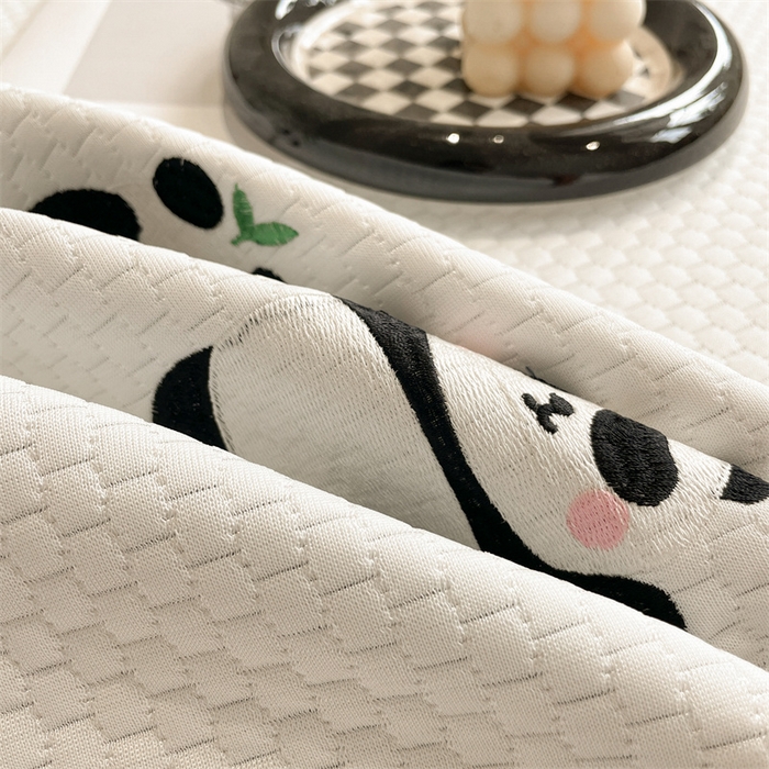 91家纺网 家纺一手货源 找家纺 启程家纺 2025新款凉豆豆复合三明治刺绣款凉席席子-床笠款 熊猫-白-床笠款