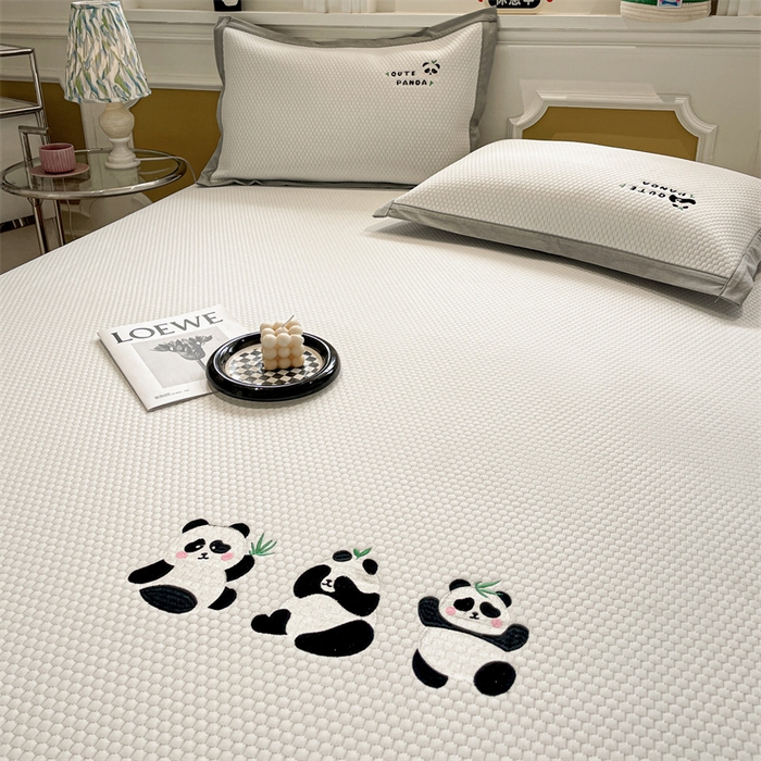 91家纺网 家纺一手货源 找家纺 启程家纺 2025新款凉豆豆复合三明治刺绣款凉席席子-床笠款 熊猫-白-床笠款