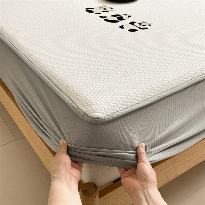 91家纺网 家纺一手货源 找家纺 启程家纺 2025新款凉豆豆复合三明治刺绣款凉席席子-床笠款 熊猫-白-床笠款