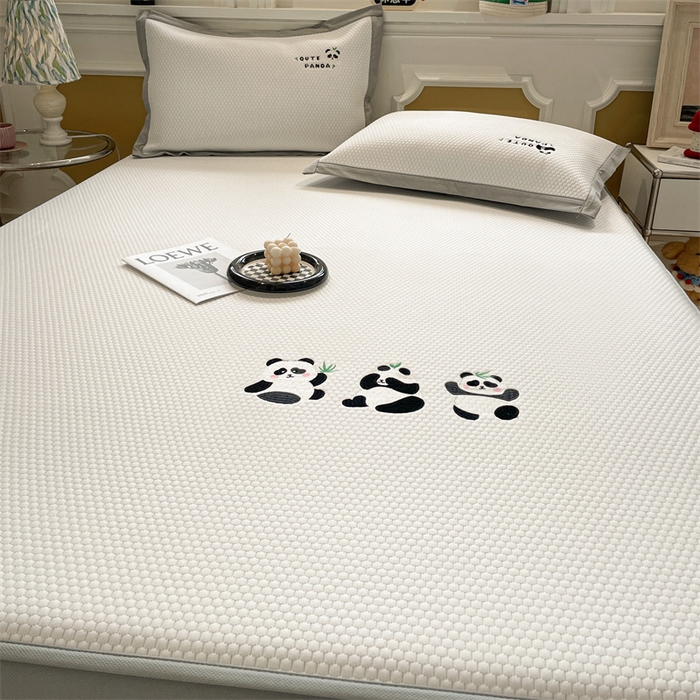 91家纺网 家纺一手货源 找家纺 启程家纺 2025新款凉豆豆复合三明治刺绣款凉席席子-床笠款 熊猫-白-床笠款