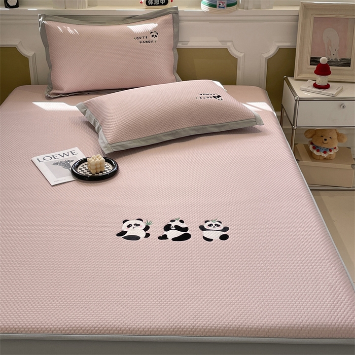 91家纺网 家纺一手货源 找家纺 启程家纺 2025新款凉豆豆复合三明治刺绣款凉席席子-床笠款 熊猫-粉-床笠款