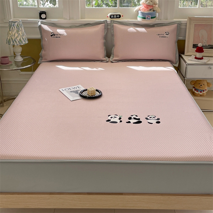 91家纺网 家纺一手货源 找家纺 启程家纺 2025新款凉豆豆复合三明治刺绣款凉席席子-床笠款 熊猫-粉-床笠款