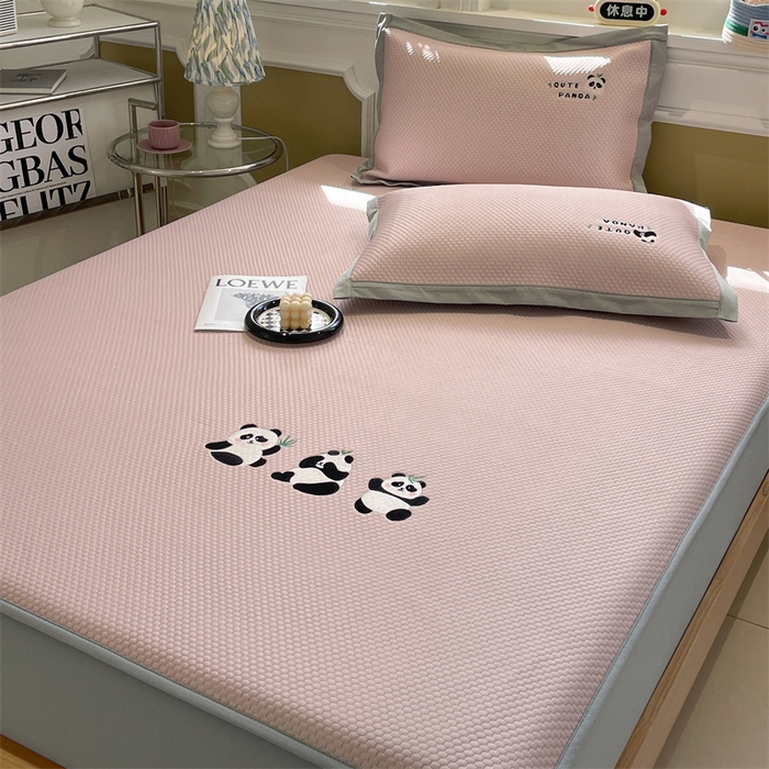 91家纺网 家纺一手货源 找家纺 启程家纺 2025新款凉豆豆复合三明治刺绣款凉席席子-床笠款 熊猫-粉-床笠款