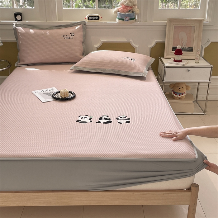 91家纺网 家纺一手货源 找家纺 启程家纺 2025新款凉豆豆复合三明治刺绣款凉席席子-床笠款 熊猫-粉-床笠款