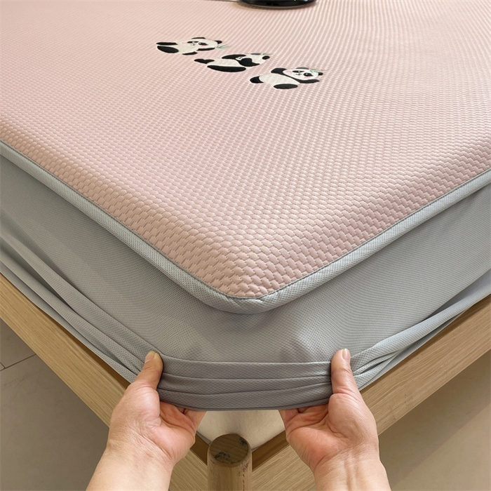 91家纺网 家纺一手货源 找家纺 启程家纺 2025新款凉豆豆复合三明治刺绣款凉席席子-床笠款 熊猫-粉-床笠款