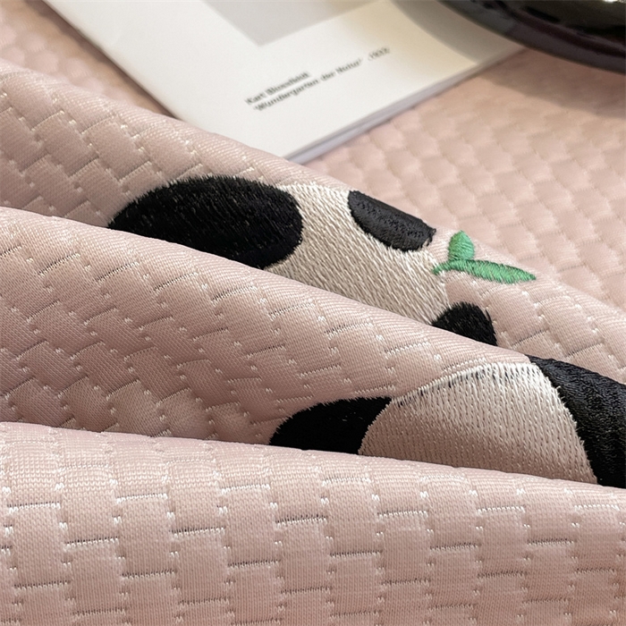 91家纺网 家纺一手货源 找家纺 启程家纺 2025新款凉豆豆复合三明治刺绣款凉席席子-床笠款 熊猫-粉-床笠款