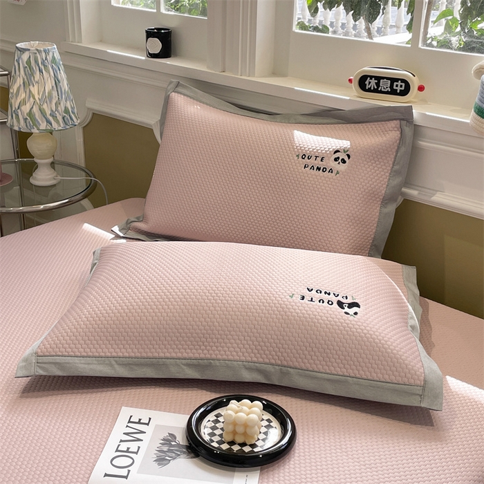 91家纺网 家纺一手货源 找家纺 启程家纺 2025新款凉豆豆复合三明治刺绣款凉席席子-床笠款 熊猫-粉-床笠款