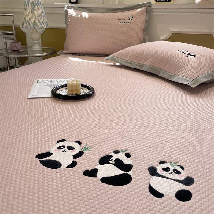 91家纺网 家纺一手货源 找家纺 启程家纺 2025新款凉豆豆复合三明治刺绣款凉席席子-床笠款 熊猫-粉-床笠款