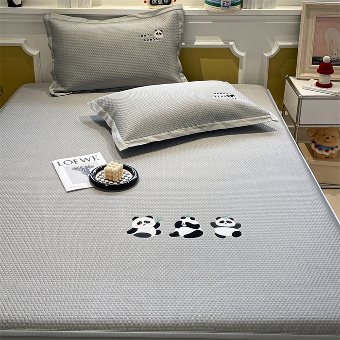 91家纺网 家纺一手货源 找家纺 启程家纺 2025新款凉豆豆复合三明治刺绣款凉席席子-床笠款 熊猫-灰-床笠款