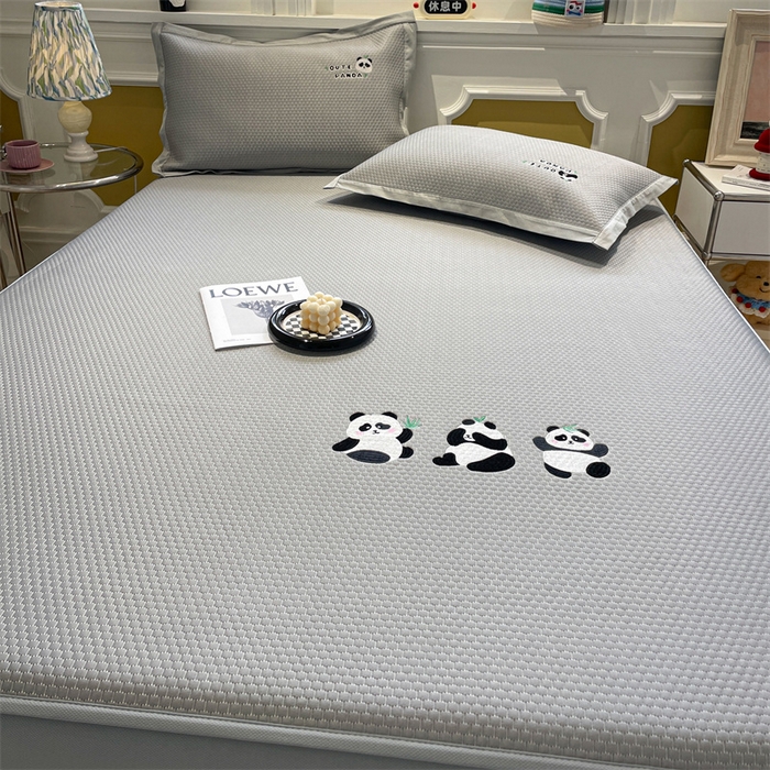 91家纺网 家纺一手货源 找家纺 启程家纺 2025新款凉豆豆复合三明治刺绣款凉席席子-床笠款 熊猫-灰-床笠款