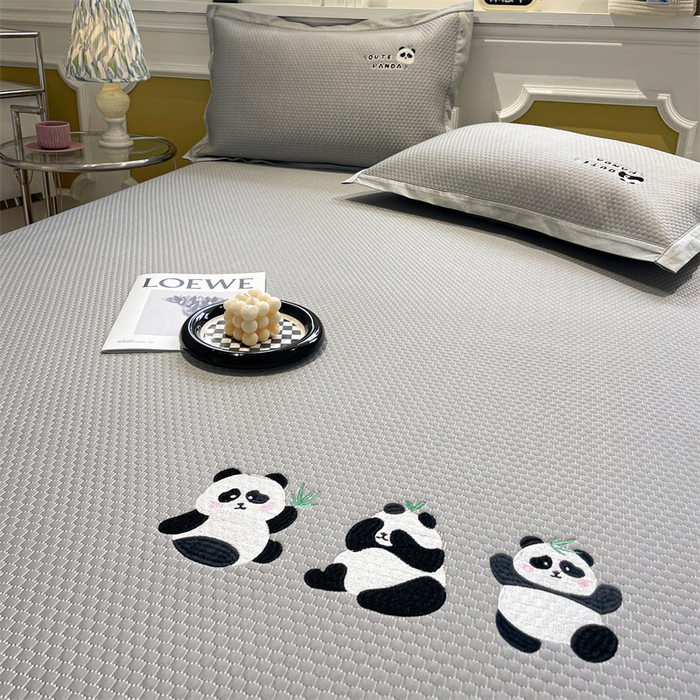 91家纺网 家纺一手货源 找家纺 启程家纺 2025新款凉豆豆复合三明治刺绣款凉席席子-床笠款 熊猫-灰-床笠款