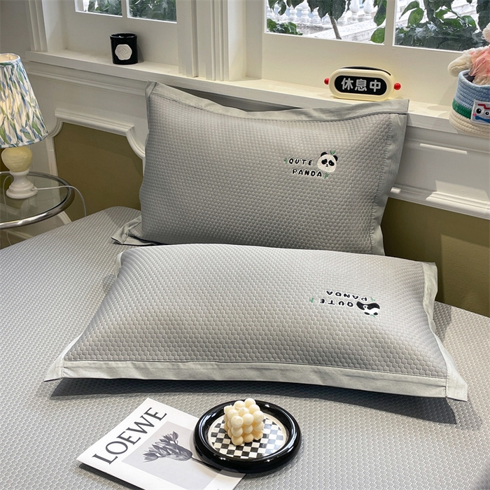 91家纺网 家纺一手货源 找家纺 启程家纺 2025新款凉豆豆复合三明治刺绣款凉席席子-床笠款 熊猫-灰-床笠款