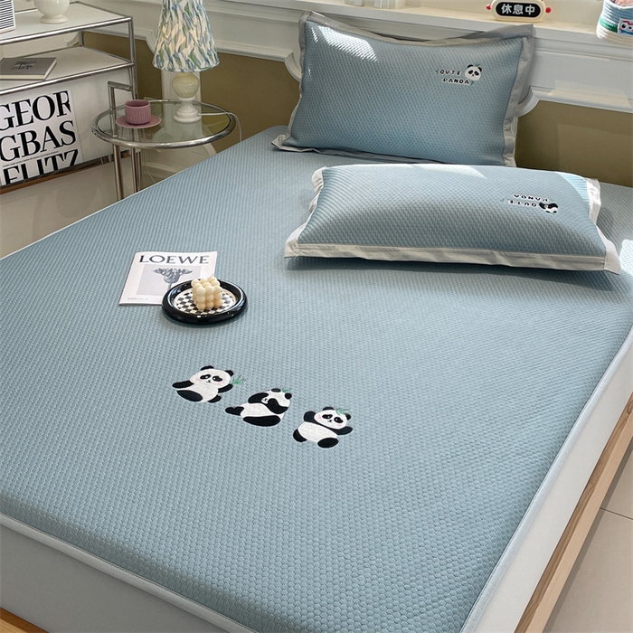 91家纺网 家纺一手货源 找家纺 启程家纺 2025新款凉豆豆复合三明治刺绣款凉席席子-床笠款 熊猫-蓝-床笠款