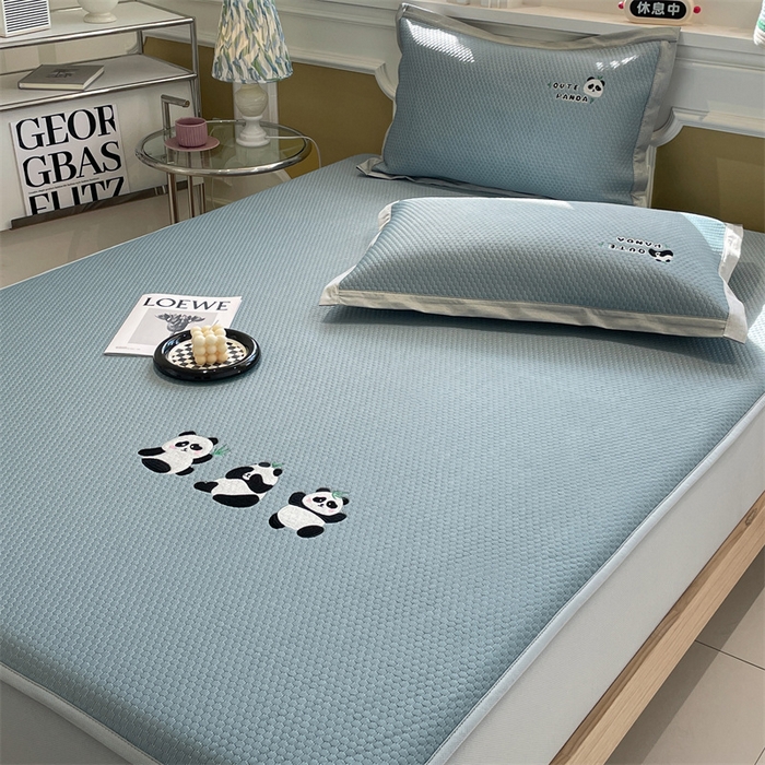 91家纺网 家纺一手货源 找家纺 启程家纺 2025新款凉豆豆复合三明治刺绣款凉席席子-床笠款 熊猫-蓝-床笠款
