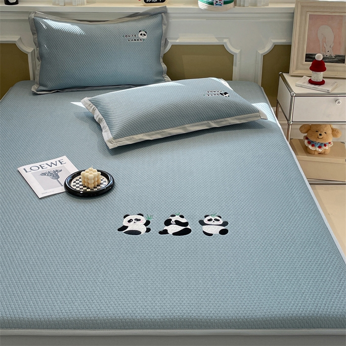 91家纺网 家纺一手货源 找家纺 启程家纺 2025新款凉豆豆复合三明治刺绣款凉席席子-床笠款 熊猫-蓝-床笠款
