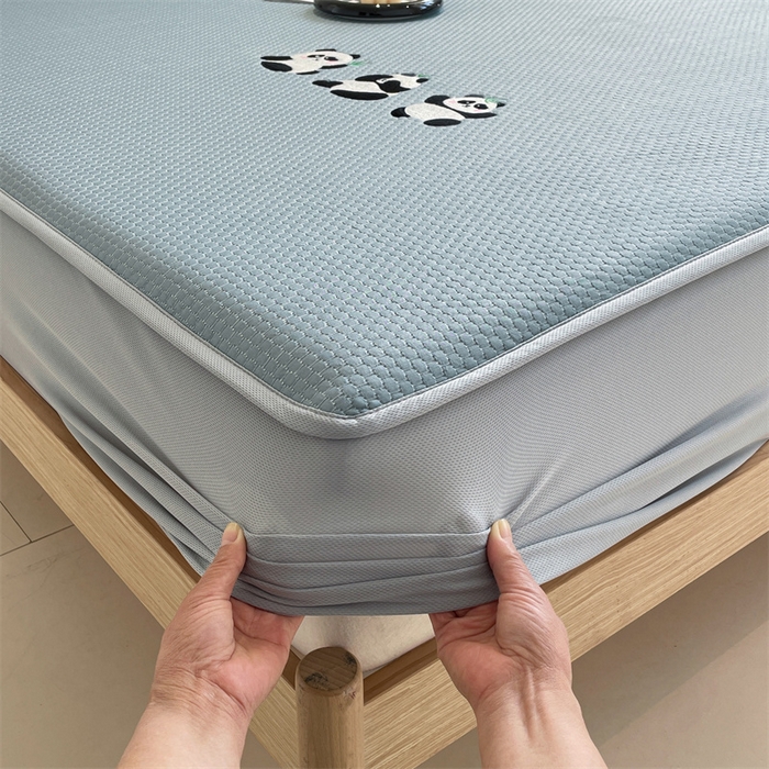 91家纺网 家纺一手货源 找家纺 启程家纺 2025新款凉豆豆复合三明治刺绣款凉席席子-床笠款 熊猫-蓝-床笠款