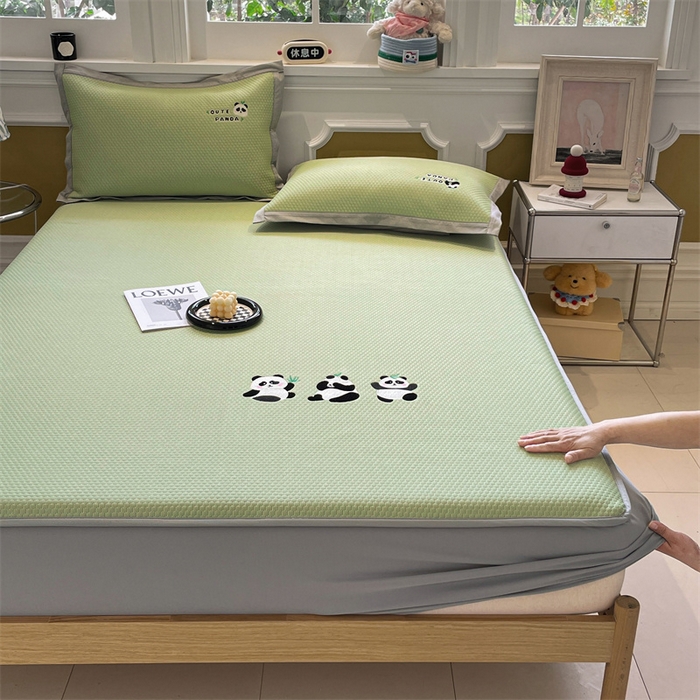 91家纺网 家纺一手货源 找家纺 启程家纺 2025新款凉豆豆复合三明治刺绣款凉席席子-床笠款 熊猫-绿-床笠款
