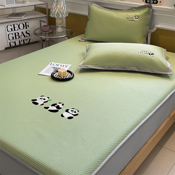 91家纺网 家纺一手货源 找家纺 启程家纺 2025新款凉豆豆复合三明治刺绣款凉席席子-床笠款 熊猫-绿-床笠款